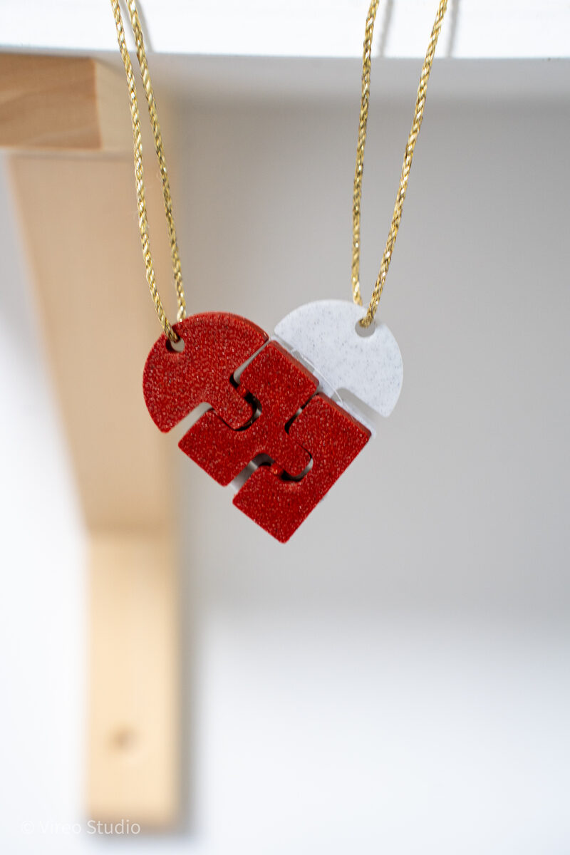 Heartlinks | Magnetic Flexi Heart Keychains For Couples - thumbnail 5